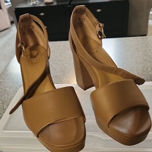 Naturalizer Tan Heels with Rounded Toe and Slip-On Design